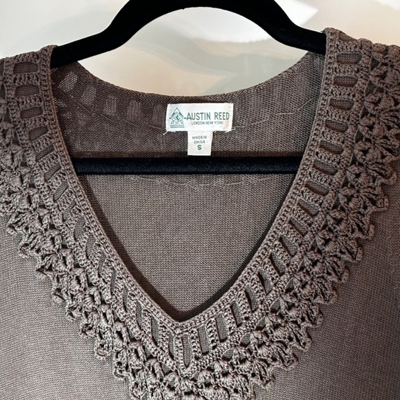 Austin Reed Silk Knit Crochet Trim V-Neck Tank Khaki; Women's Small (6) - Picture 3 of 6